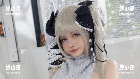 存档！Azami私拍的红裙又一次擦亮了我的审美，不得不说脸蛋和布料互相辉映。