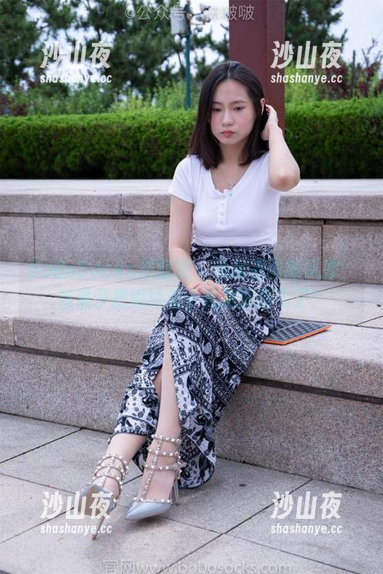 BoBoSocks袜啵啵 - 私房美图新风潮：当稚予把婚纱和小礼裙混搭飞了！