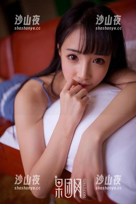 GIRLT果团网 - 这红裙拍得简直要人命，陈雅漫的私房作品不玩虚的！
