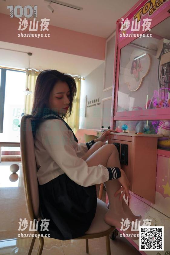 IESS异思趣向 - 哦，团团的这件灰丝蓝色短裙，资源相当出彩，完全是把优雅和俏皮结合得恰到好处。