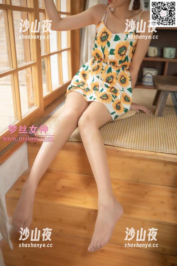MSLASS梦丝女神 - 新照片上架：李佳琪和她的萌妹face，居然戳中我的萌点了
