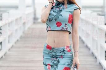 MiStar魅妍社 – Angela小热巴的天台写真全集，光怪陆离的姿态，却让我生出一丝温柔的困惑。