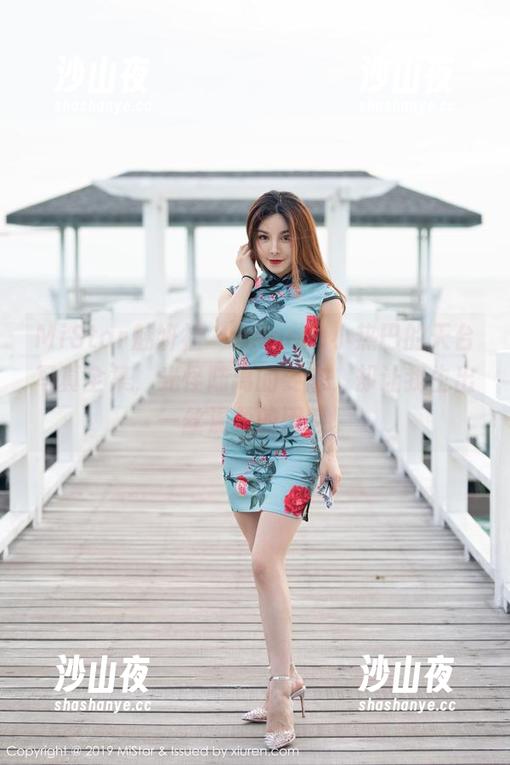 MiStar魅妍社 - Angela小热巴的天台写真全集，光怪陆离的姿态，却让我生出一丝温柔的困惑。