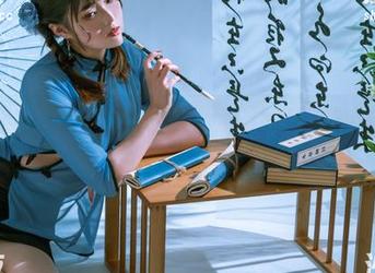暗沉中透出的光，Natsuko夏夏子跟我们分享的黑色作品，有点儿不一样