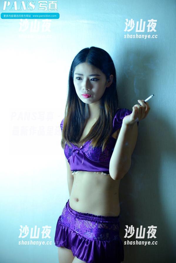 PANS写真-韩美轩 PANS写真 - 韩美轩这次又来分享美脚,最新作品里还有哪些腿部小细节?待会儿吃瓜。