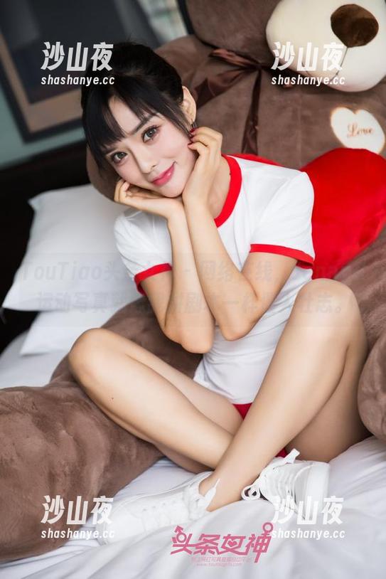 TouTiao头条女神 - 网络在线，JennyR运动写真就像我拼剧本一样催人壮志。