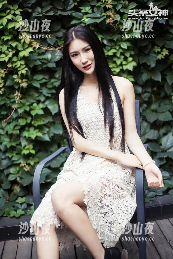 TouTiao头条女神 - 小热巴的双马尾，真是把全套糖果风带到极致，眼花缭乱啊！