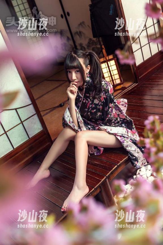 TouTiao头条女神 - 下载易阳的作品集，莫妮卡等着你的神秘技能！