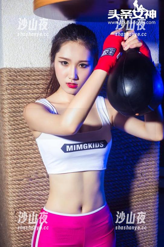 TouTiao头条女神 - 李丽莎的原图，让我不自觉地在一帘幽梦中穿梭