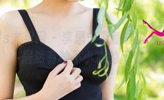 UGirls尤果网 – 李思宁最新的办公室图片，居然有种不小心的闲适？
