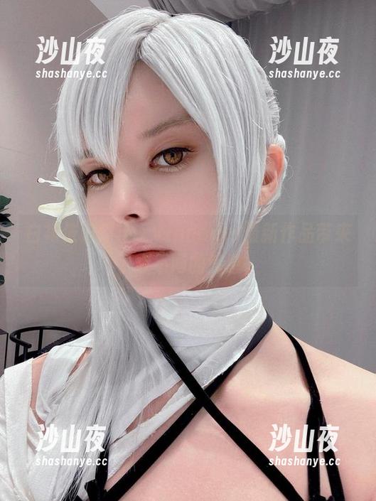 白裙依旧惊艳，Vinnegal最新作品带来了点不同的气息。