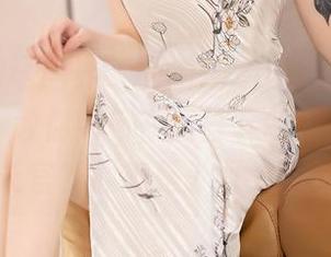 XIAOYU语画界 – 王馨瑶yanni的夏日美图合集：教你如何在烈日下做个“乘凉”长官？原来是外面太热！