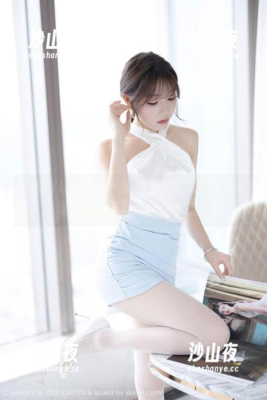 XIAOYU语画界 - 原图里的王馨瑶yanni，谁能抗拒黑丝与美腿的组合？