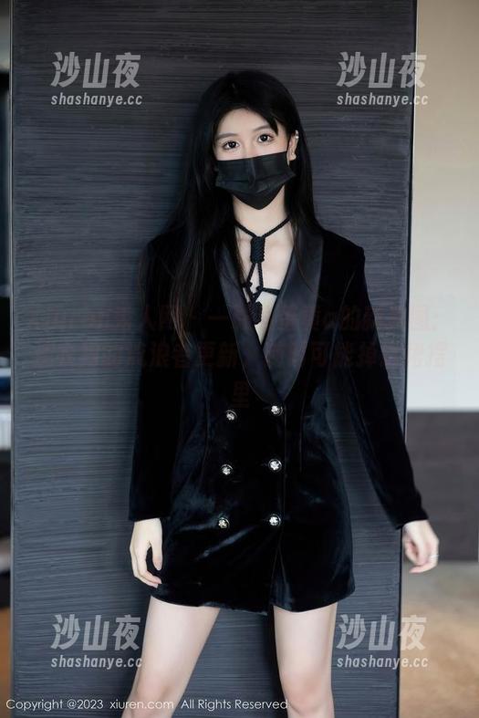 Xiuren秀人网 - 一颗甜蛋黄a的新美图：连衣裙的流浪者更新，随时可能掉进裙摆里