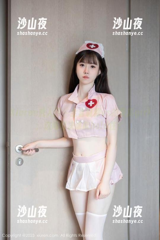 Xiuren秀人网 - 全套制服vs拍黄瓜girl：这场对决谁能hold住？