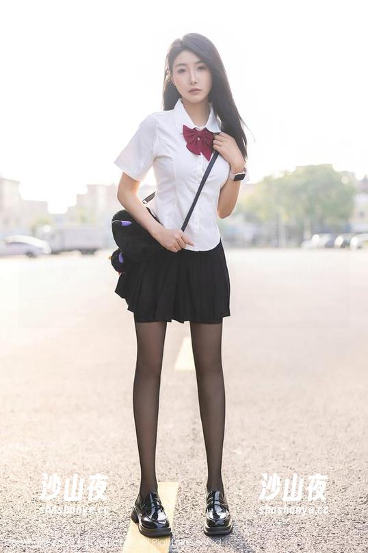 Xiuren秀人网 - 王俪丁呀的最新写真集刚出炉，看她怎样把“女仆”演绎得如此轻松，真心佩服。