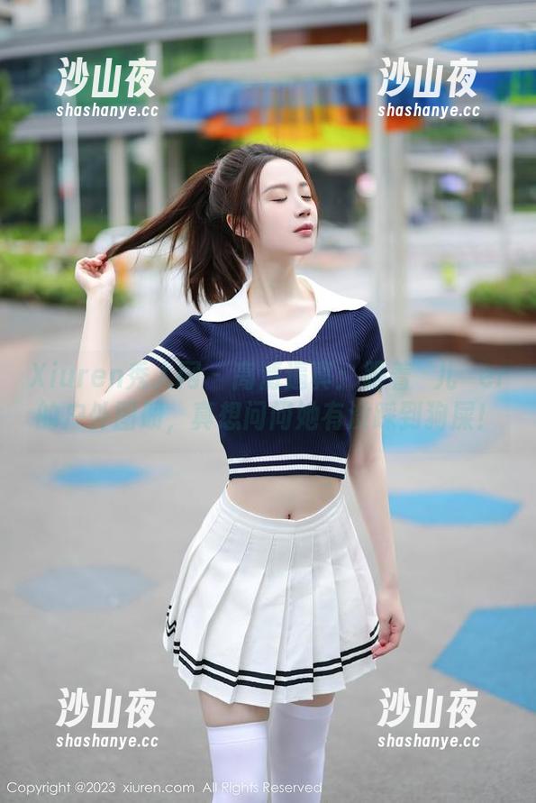 Xiuren秀人网 - 高清逼真：跟着玥儿玥er的户外图册，真想问问她有没踩到狗屎！