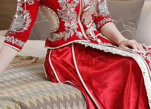 Xiuren秀人网 – 与艾希儿同行，精选写真中的丝袜轻声细语