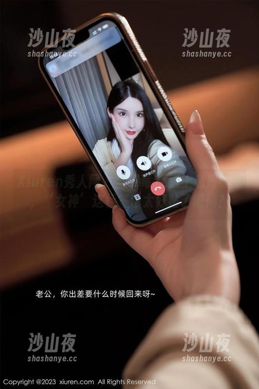 Xiuren秀人网-草莓zz Xiuren秀人网 - 当草莓zz遇上私房原图,‘女神’这标签也太好贴了吧!?