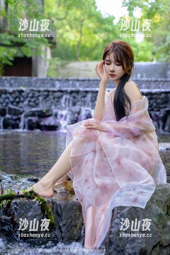 Xiuren秀人网 - 陆萱萱cecillia美图展示，清纯就像焗面包，外酥内嫩！