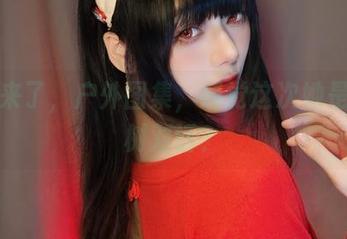 九言来了，户外图集，感觉这次她是在跟树对话？