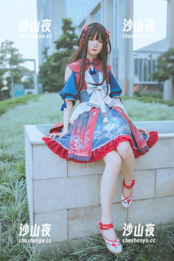五更百鬼 在五更百鬼的私房婚纱里,奇怪的灵感跑了出来……