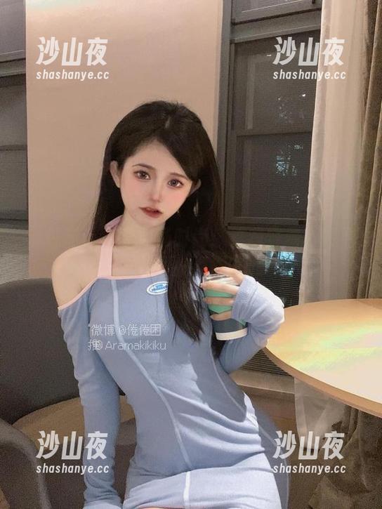倦倦喵带你看职场时尚：看我穿着西装选择吃泡面！资源在此。