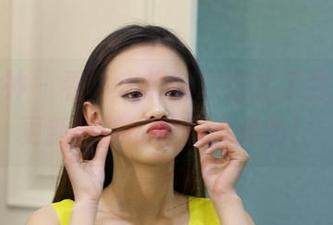 克拉女神 – 看！宋黛的原图扎了我的眼，更新时她的丝袜没掉色！