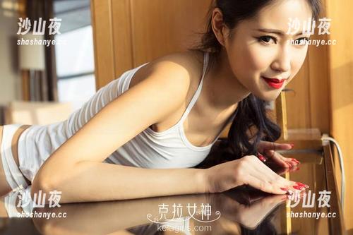 克拉女神 - 双人不孤单，原图里的薇薇眼神杀瞄你