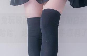 不止是兔玩映画，红色T恤加白丝的壁纸，哈哈，这效果太出乎意料了！