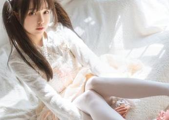 定制写真中的樱花女友，六味帝皇酱在这里调整气氛!