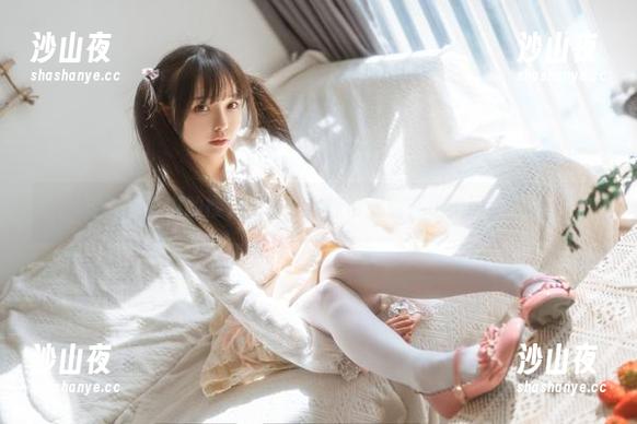 定制写真中的樱花女友，六味帝皇酱在这里调整气氛!
