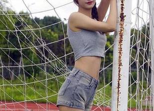 初夏女神 – 周末商场小冒险：双双与学姐的写真集不多见哦！