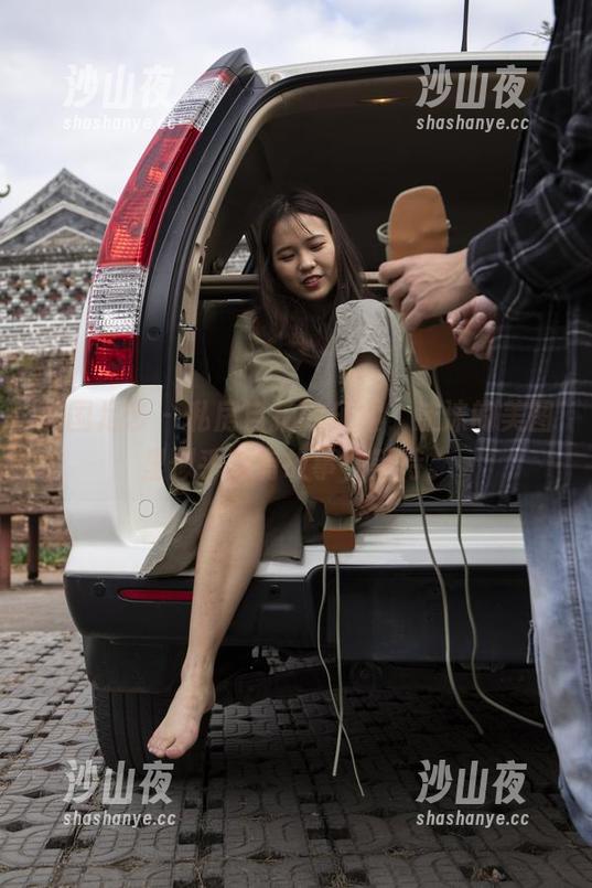 南国足艺-沫沫 南国足艺 - 私房自拍的乐趣,沫沫的美图里似乎总有故事在等待。