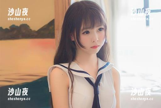 别以为只是学妹，向小圆的美图中藏着不少小情绪。