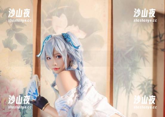 高雄赛车赛道上，墨玉M变身女车神，赏美图前先拌个嘴吧～
