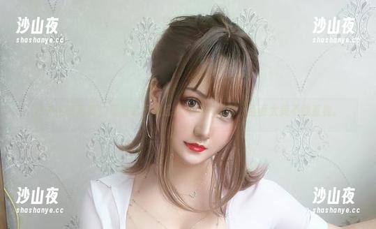 户外全套写真，夏鸽鸽不想起床在风中摇曳，画面太美不敢直视。
