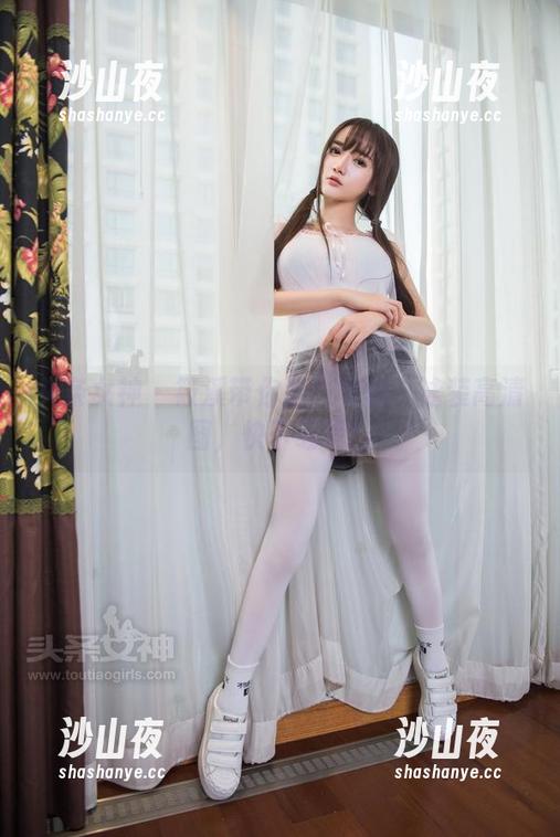 头条女神 - 筱溪带你潜入水底：泳装高清图，快下载吧！