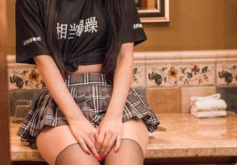 头条女神 – 我就想知道，郭美美的黑色厨娘合集，拍照和做饭哪个更“缘分”呢？
