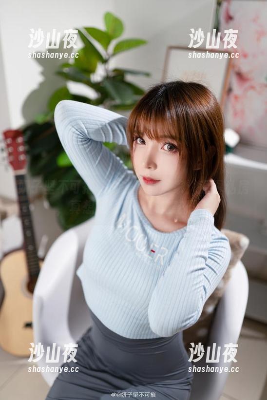 妍子坚不可摧和她的不羁居家：原图私房，真想知道她的家庭密码。