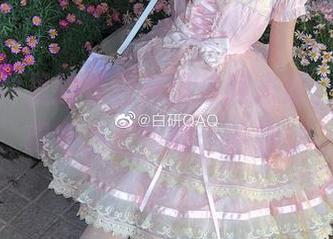 高清照片里的妖君白研与阿米娅，兽耳逻辑有点奇怪哦，哈哈。