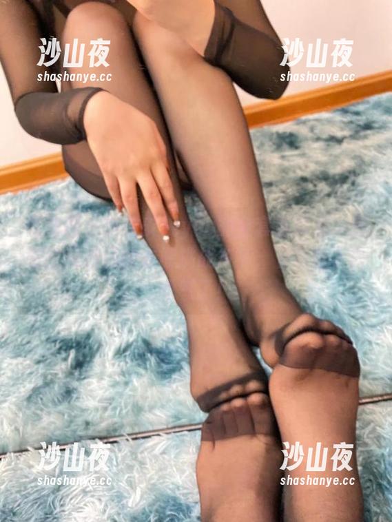 微密圈 - 这位安妮yoo的全套连体衣，感觉比我自己的衣橱挑战多多，下载也太需勇气了！