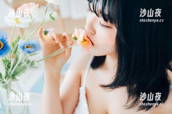 不得不说，宋哈娜的Rogle-紧身裤下的每一张写真都有它的迷人之处，速来领取图包！