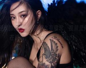 微密圈 – 宋昱欣的图库，作品那么有意思，视频里似乎每一帧都在说话，嘘——别说太loud！