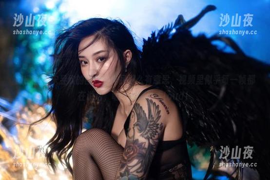 微密圈 - 宋昱欣的图库，作品那么有意思，视频里似乎每一帧都在说话，嘘——别说太loud！
