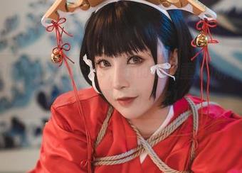小容仔咕咕咕w黑色cos，我的审美重新洗牌了，赶紧保留原图作为法宝！