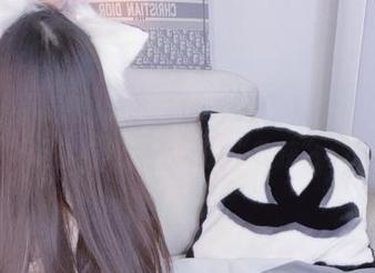 下载小小奶瓶儿的“丝带女友”写真集，保证让你有意想不到的“收获”。