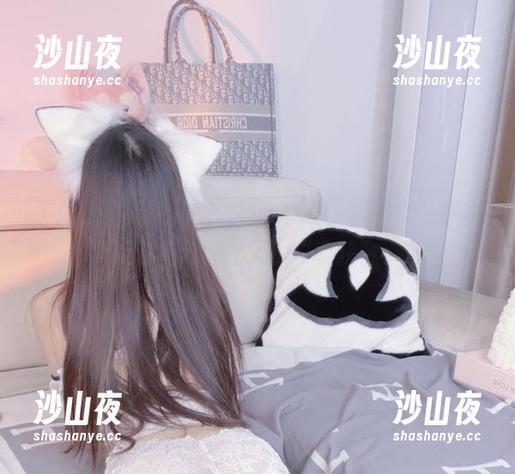 下载小小奶瓶儿的“丝带女友”写真集，保证让你有意想不到的“收获”。