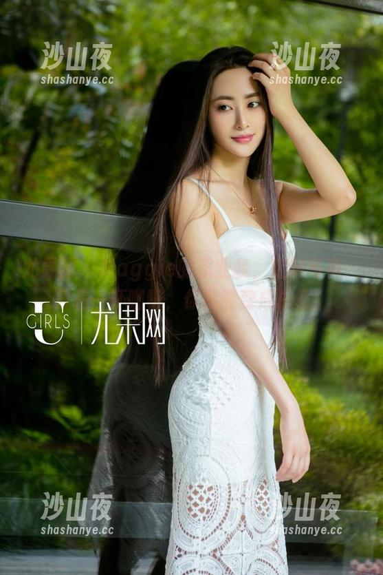 尤果网 - Maggie的职业装，定制写真：只差一杯咖啡，你就能变成总裁！