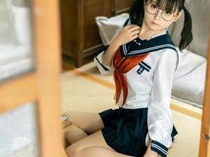 幼水铃衣在水里的“梦浴少女”照片，恍惚间感觉自己也要漂流了！